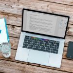What are the multimedia components of e-learning modules