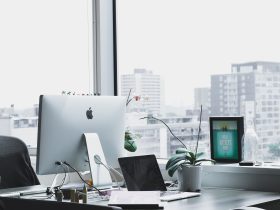 Utilising AI for Adaptive Assessments in E-Learning